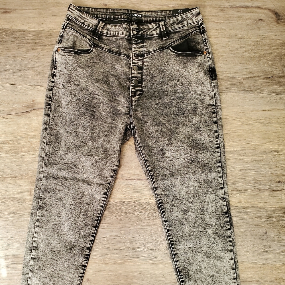 Dakota Grey Wash Skinny Jeans - Picture 2 of 8